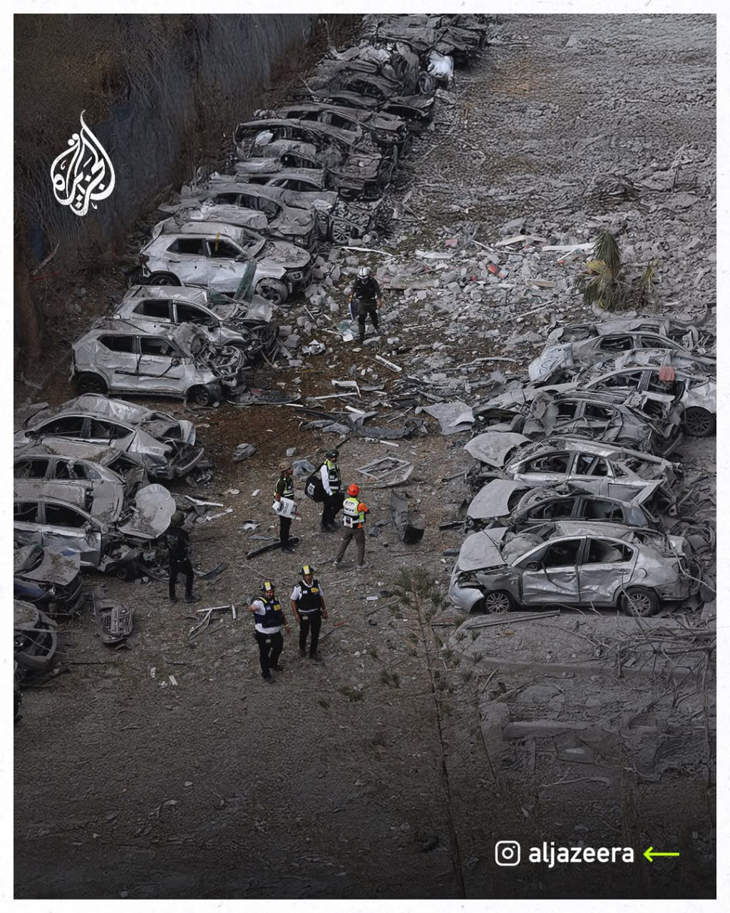 صهیونیستها همچنان در محل اصابت موشکهای ایران در بئرالسبع به دنبال مفقودان میگردند 5 Image