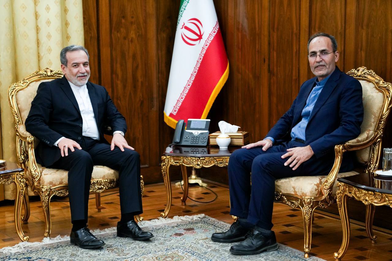 دیدار دیپلماتیک عراقچی با سفیر ایران در لیبی در تهران 1 Image